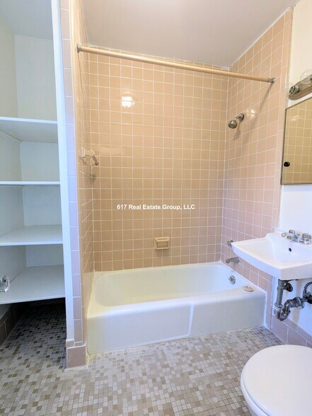 Building Photo - 381 Harvard St