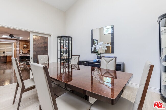 Building Photo - 2637 Angelo Dr