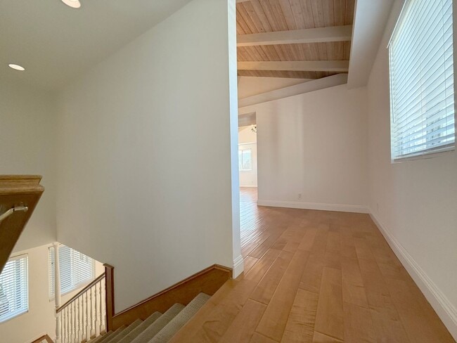 Building Photo - 4 Bed + 3 Bath +2 Car