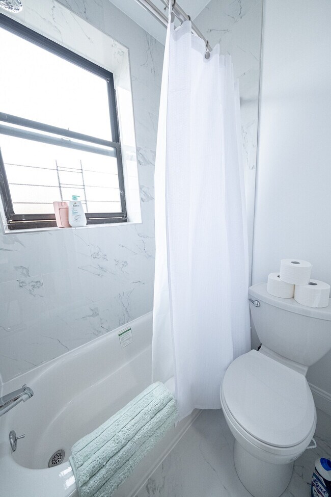 Building Photo - 245 W 113th St