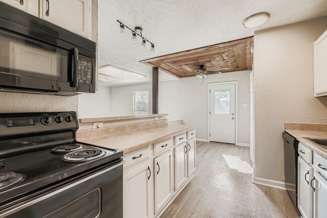 Building Photo - 226 Tara Plantation Dr