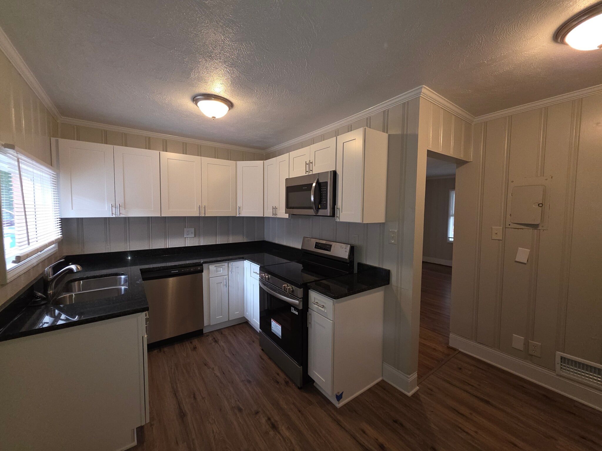 Building Photo - 1322 Briar Creek Rd