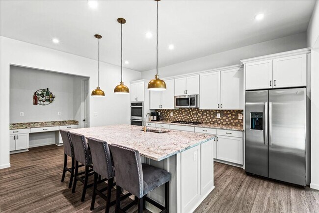 Building Photo - 8627 Fleetwood Dr