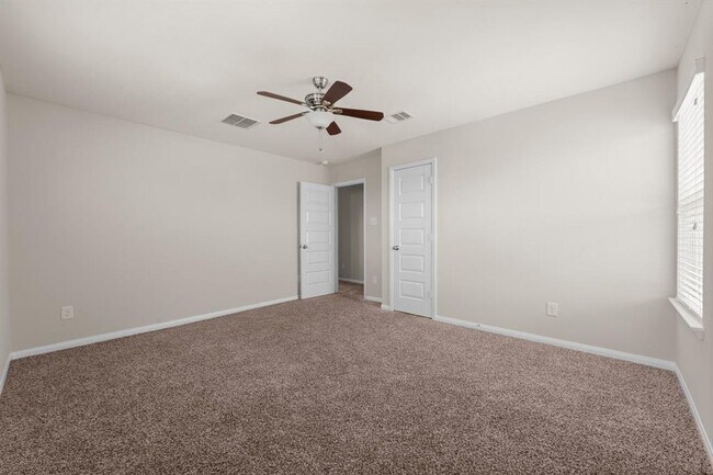 Building Photo - 18115 Fernwood Bend Dr