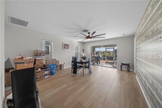 Building Photo - 916 SE 14th Terrace