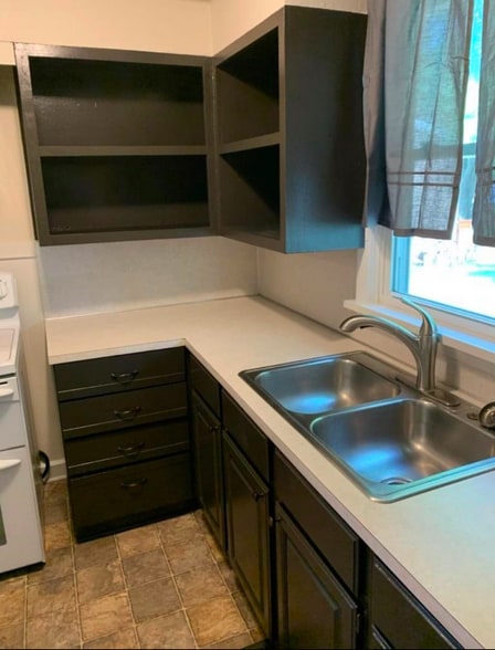 Building Photo - 132 Laquineo St