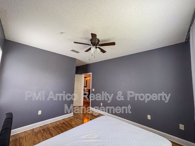Building Photo - 18001 Richmond Pl Dr
