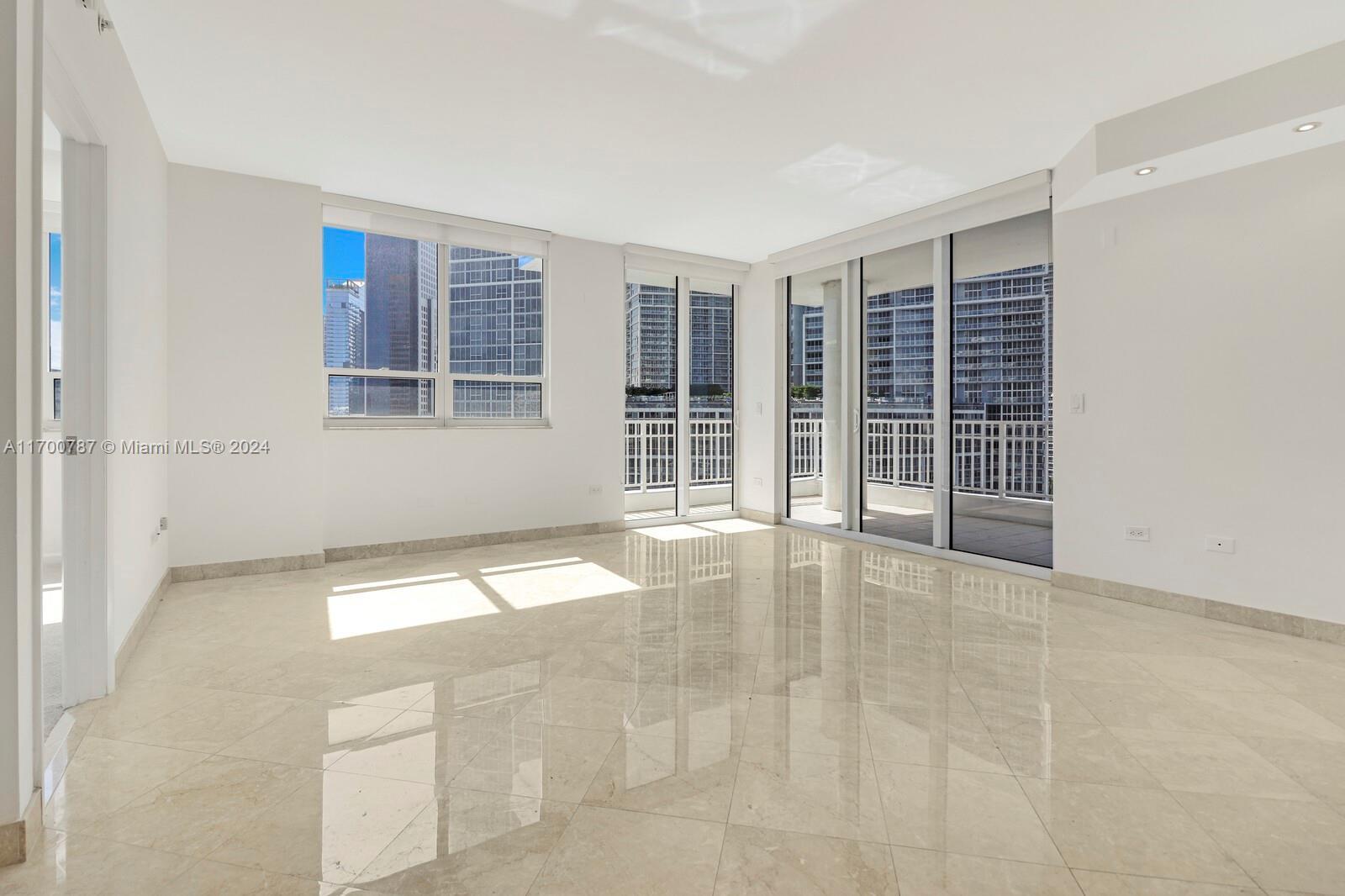 Building Photo - 801 Brickell Key Blvd