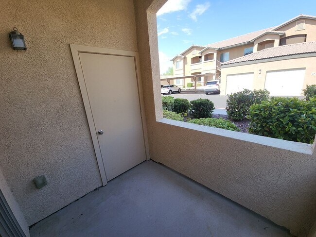 Building Photo - Beautiful 2 Bedroom / 2 Bath 1st floor Condo Unit in Sunset Cliffs.