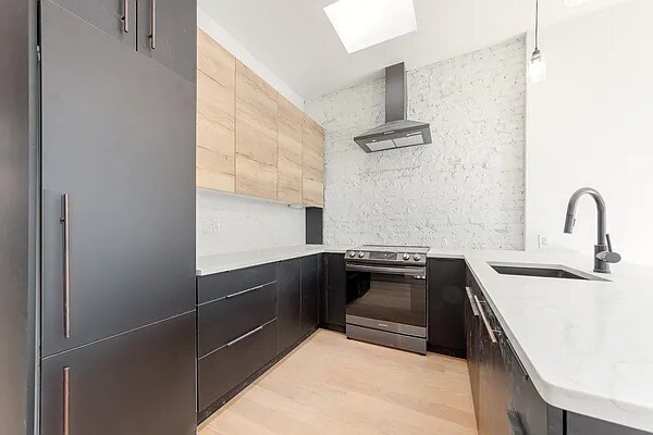 Building Photo - 1551 Eastern Pky