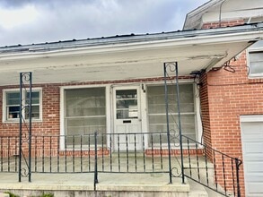 Building Photo - 427 S Center Ave