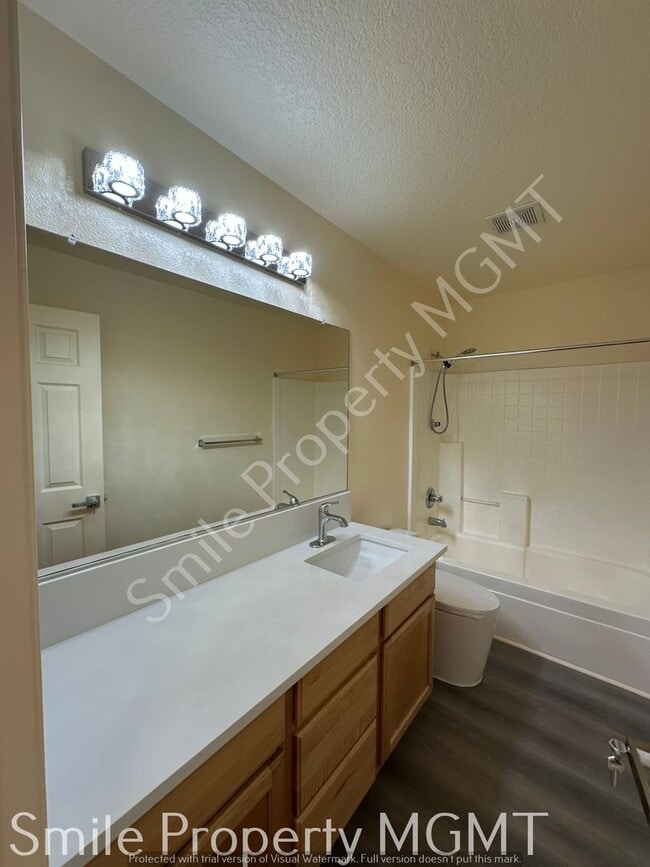 Building Photo - A beautiful 2-story single house in Clackamas.
