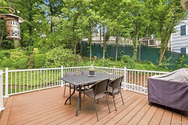 Building Photo - 80 Hickory Hill Dr