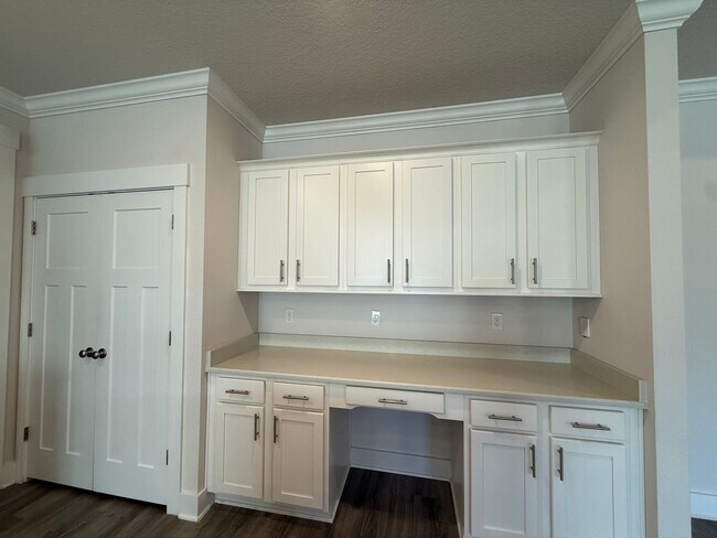 Building Photo - 6124 Cherry Hill Cir