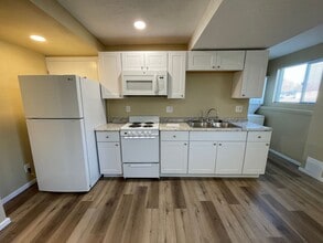 Building Photo - One bed Apartment in Amazing location!