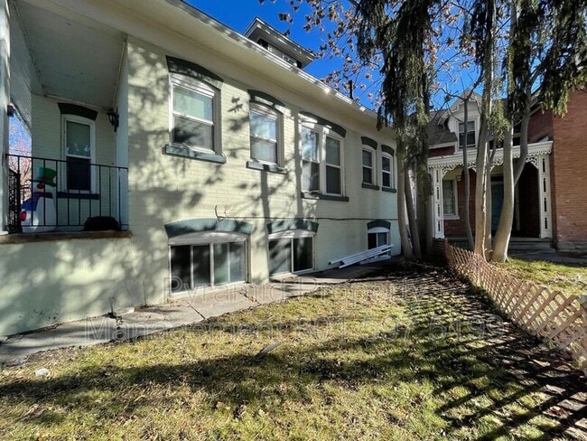 Building Photo - 194 N 100 E