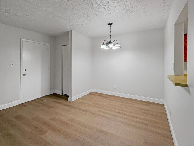 Building Photo - 5564 E Virginia St