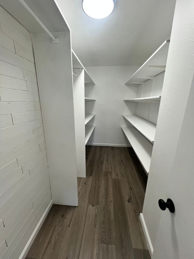 Building Photo - Oxnard - Four bedroom, two bathroom, singl...