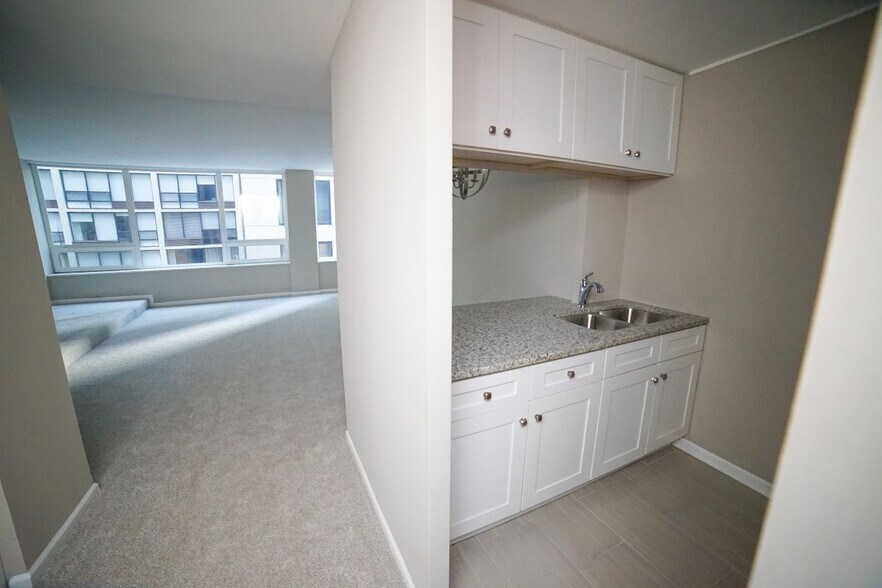 Building Photo - 233 E Erie St