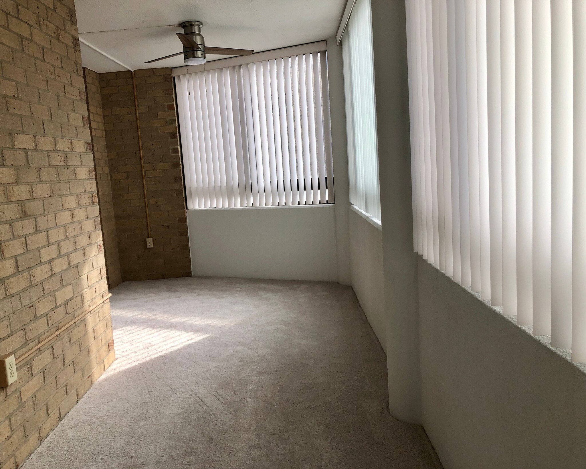 Enclosed Balcony - 15115 Interlachen Dr