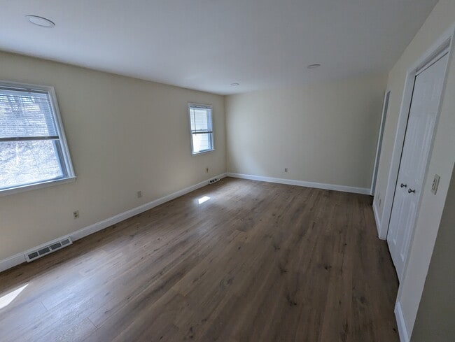 Building Photo - 172 Williamsburg Ct