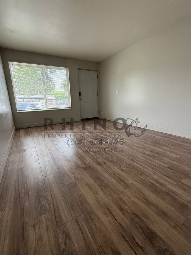 Building Photo - 3907 1040 E