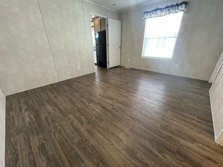 Building Photo - 38064 Leverette Ave