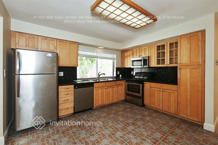 Building Photo - 5521 Van Buren St