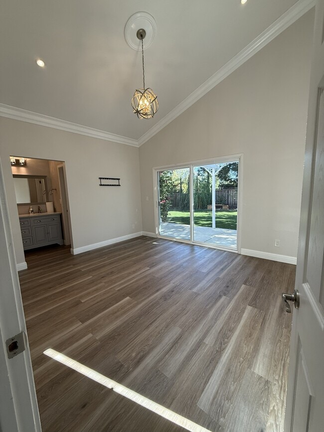 Building Photo - 328 Flaming Oak Dr