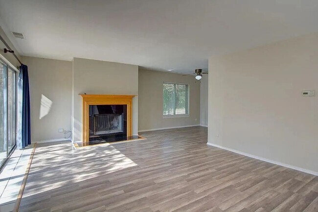 Building Photo - 5946 Greenview Rd