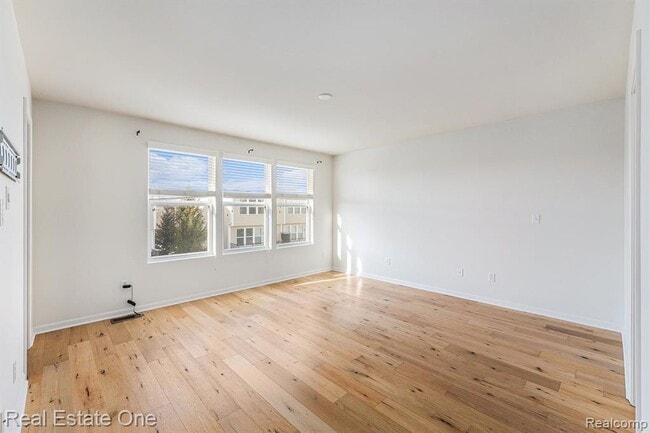 Building Photo - 27999 Middleton Dr