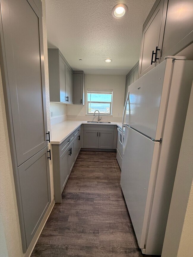 Building Photo - Free Month of Rent for Move in before Dec 1st - Brand New Upstairs 2 Bedroom Apartment