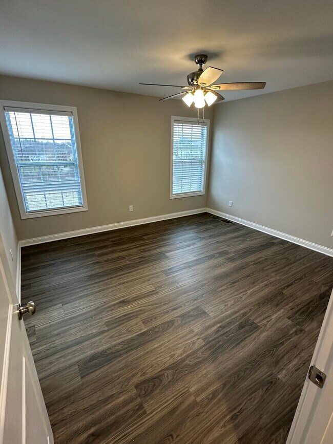 Building Photo - 4009 Ruby Rose Rd