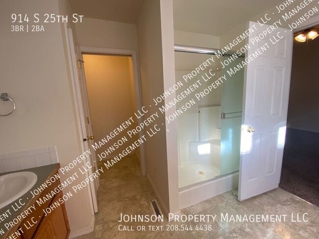 Building Photo - 914 S 25th St