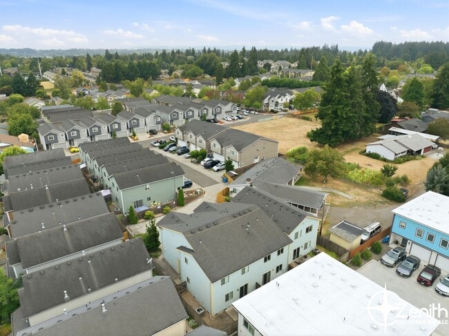 Building Photo - 5618 NE 74th Ct