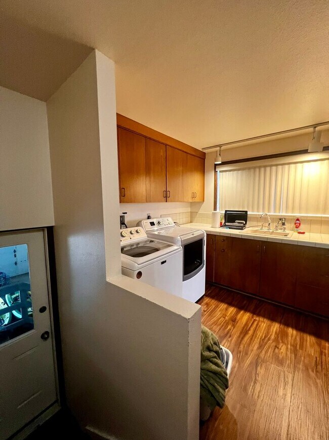 Building Photo - 4079 Saltspring Dr