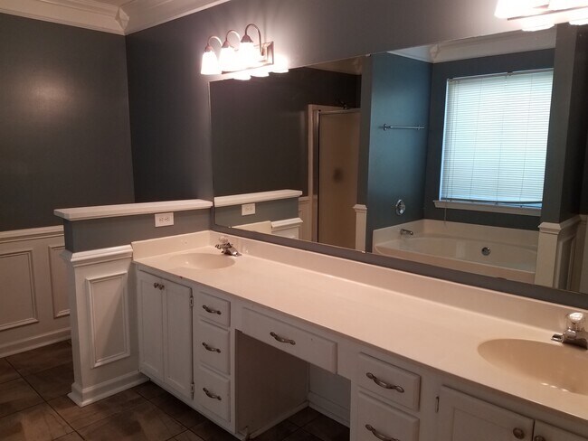 Building Photo - Great One Story With Bonus Room Over Garage