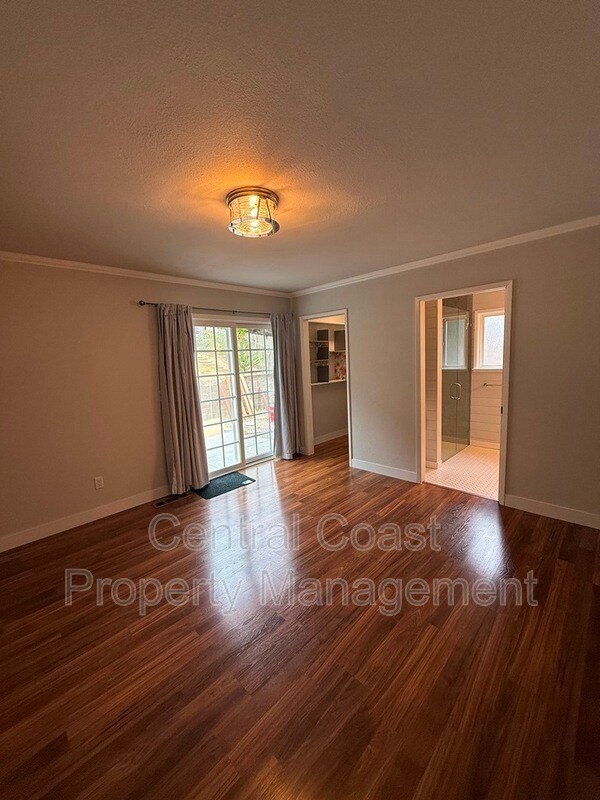 Building Photo - 9465 Valley Oak Way