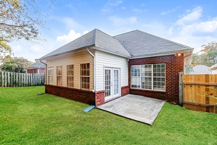 Building Photo - 138 Daventry Dr