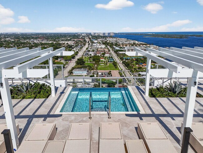 Building Photo - 220 Lake Shore Dr
