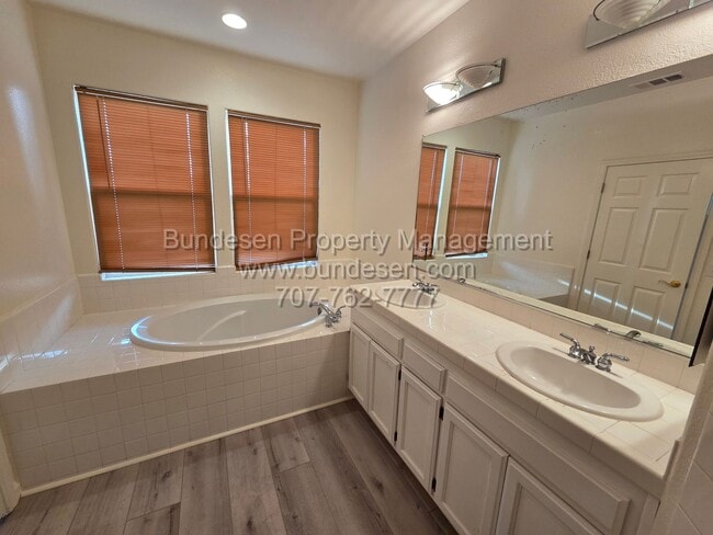 Building Photo - 3855 Louis Krohn Dr