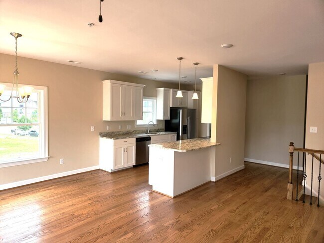 Building Photo - 605 Commonwealth Dr