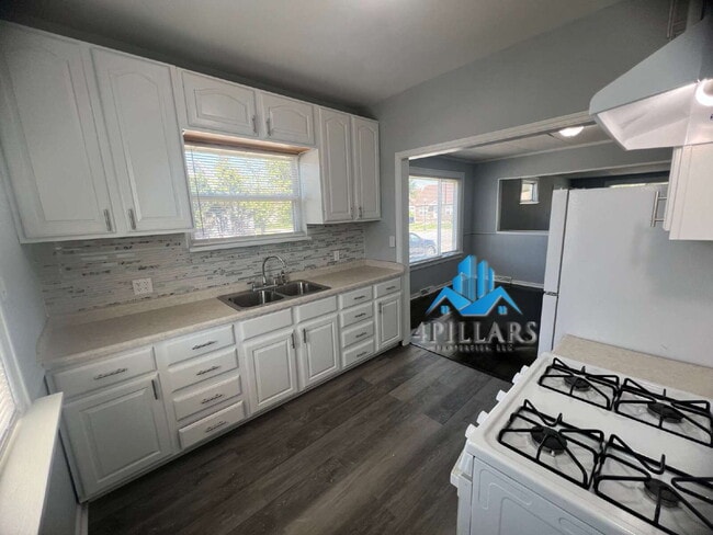 Building Photo - "Charming 3-Bed Home with Partially Finished Basement & Gleaming Hardwood Floors in Hammond - 226...