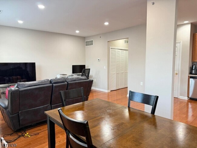 Building Photo - 155 Conover Terrace