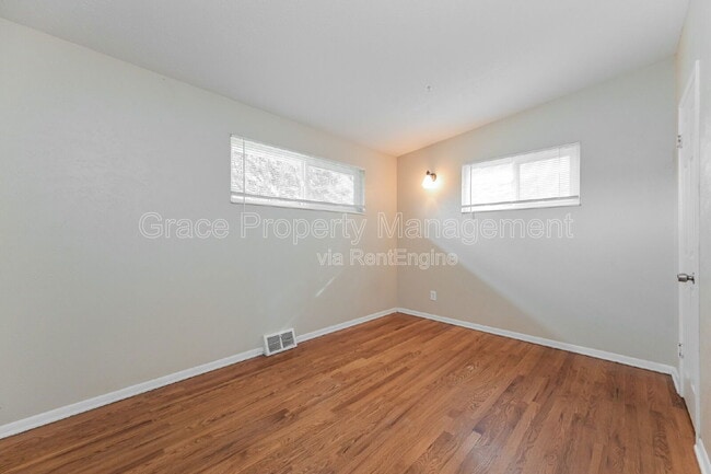 Building Photo - 701 S Simms St