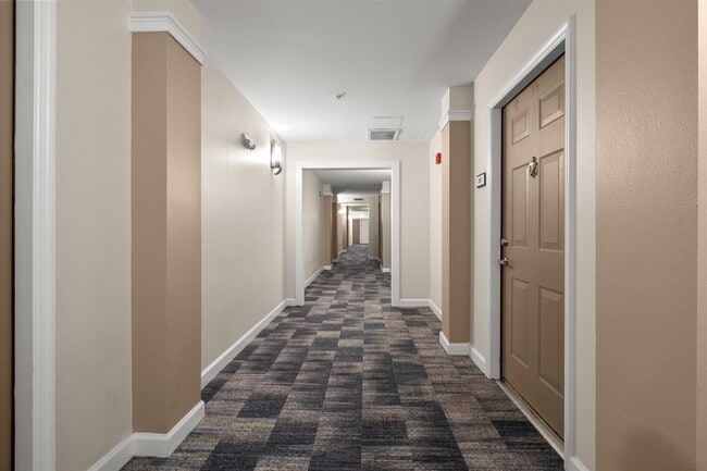 Building Photo - 533 NE 3rd Ave