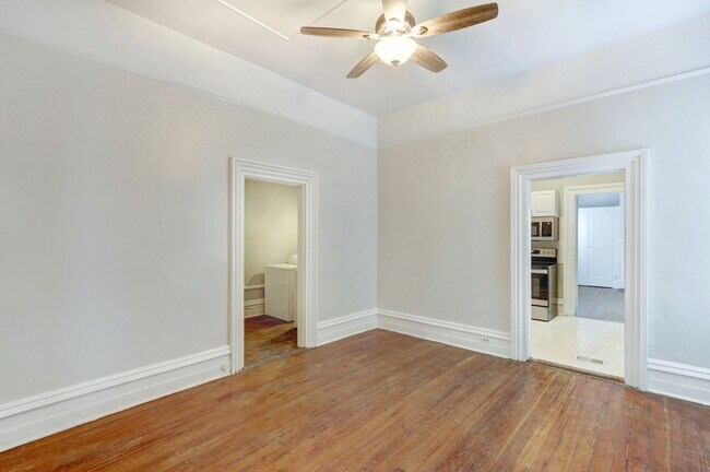 Building Photo - Large Two Bedroom Apartment - Lots of Hist...