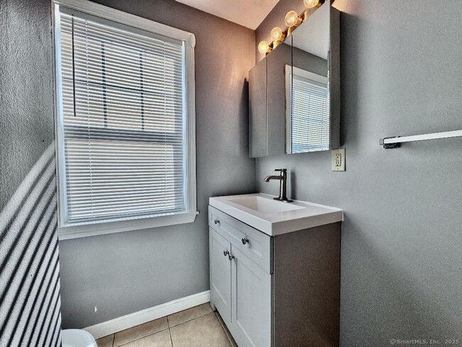 Building Photo - 2 N 4th Ave