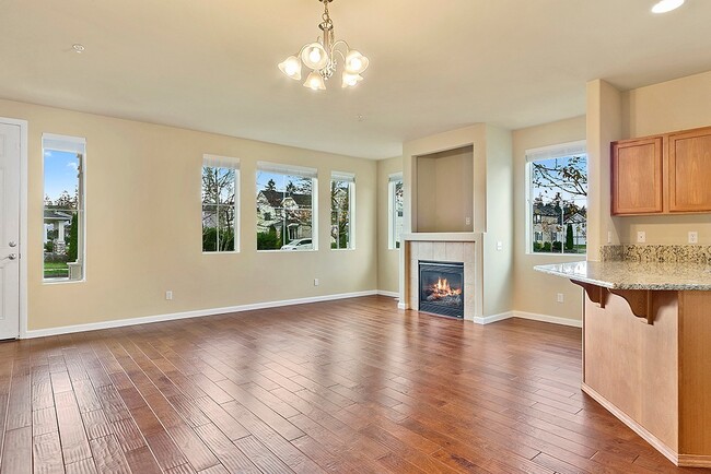 Building Photo - 3 Bedroom Townhome in DuPont