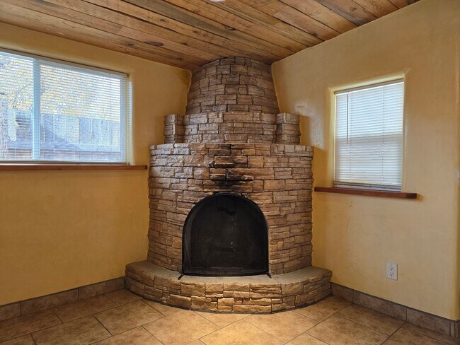 Building Photo - 941 Agua Fria St